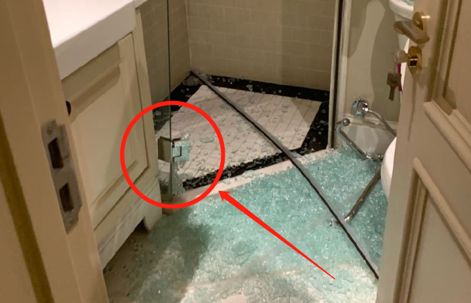 又现淋浴门炸裂！装修还能不能装玻璃淋浴房？